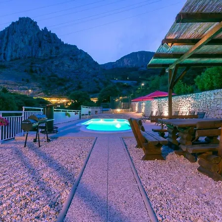 Sea View With Heated Pool Near Split Vila *